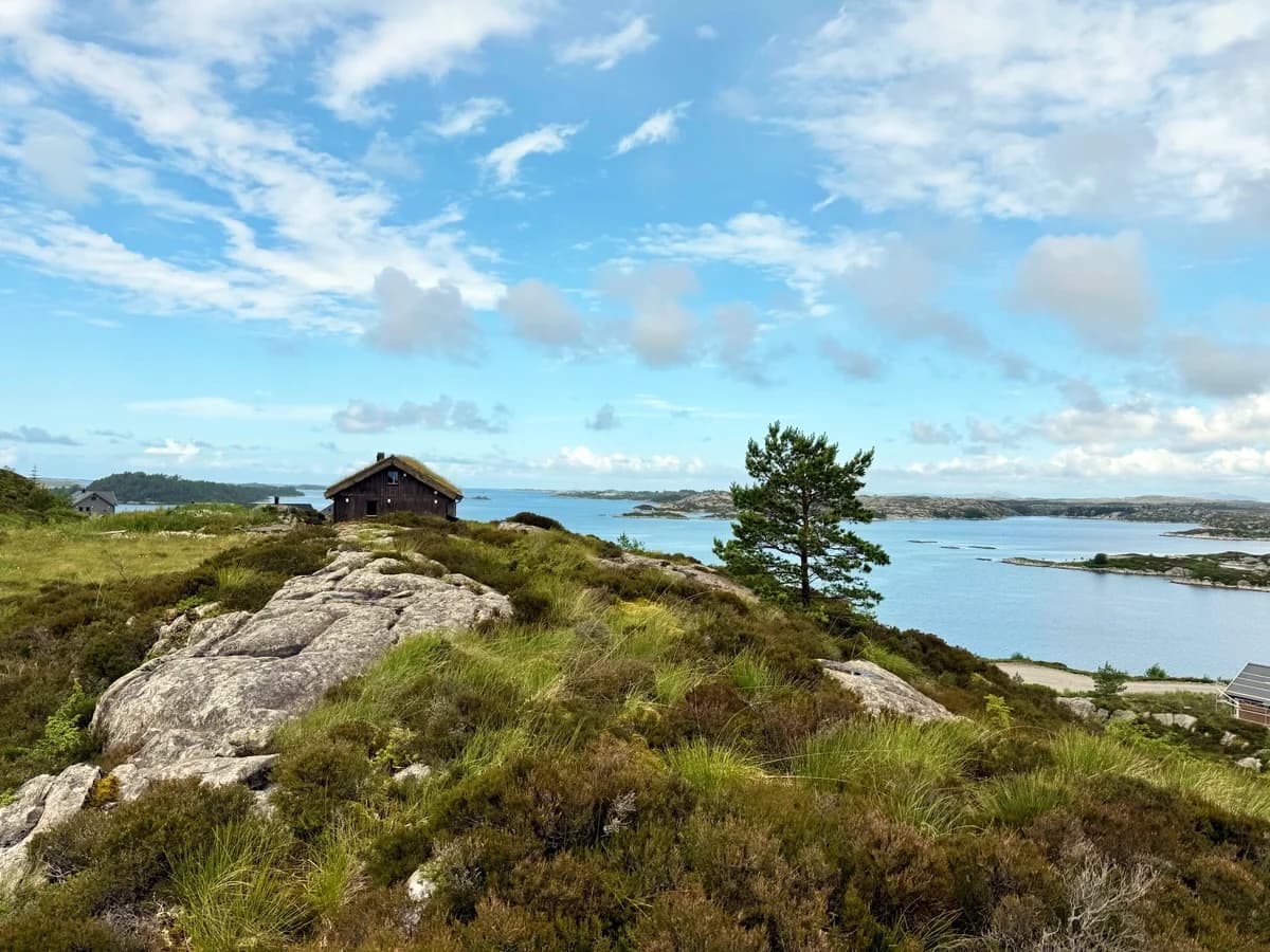 Tomt 15, 1130 m² hyttetomt med havutsikt vest og nord/vest